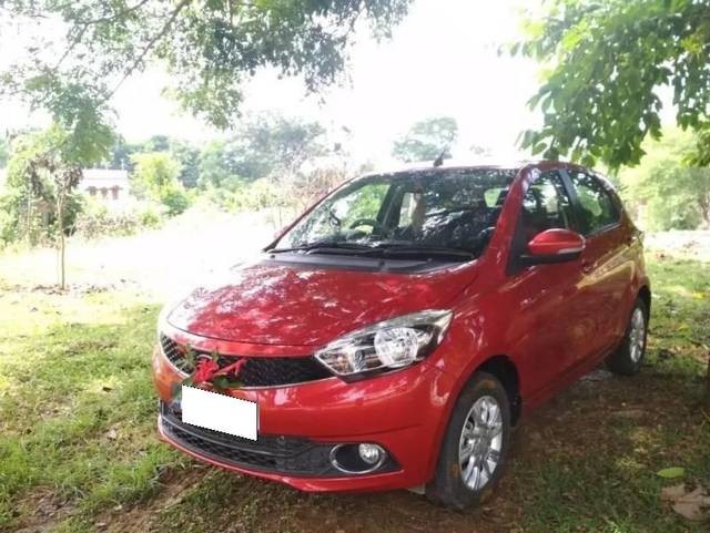 https://images10.gaadi.com/usedcar_image/4560047/original/processed_8d178ef5-3653-44e8-bb85-30f15bb7f91d.jpg?imwidth=6401