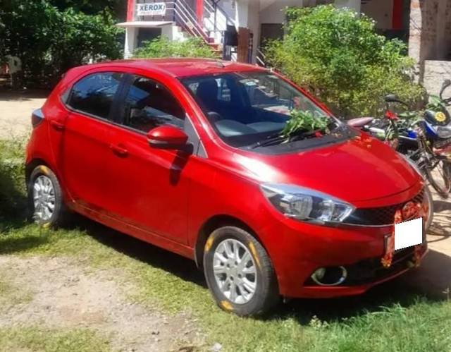 https://images10.gaadi.com/usedcar_image/4560047/original/processed_edc0f9bc-5fbf-455c-8779-2c91deea2f8b.jpg?imwidth=6400