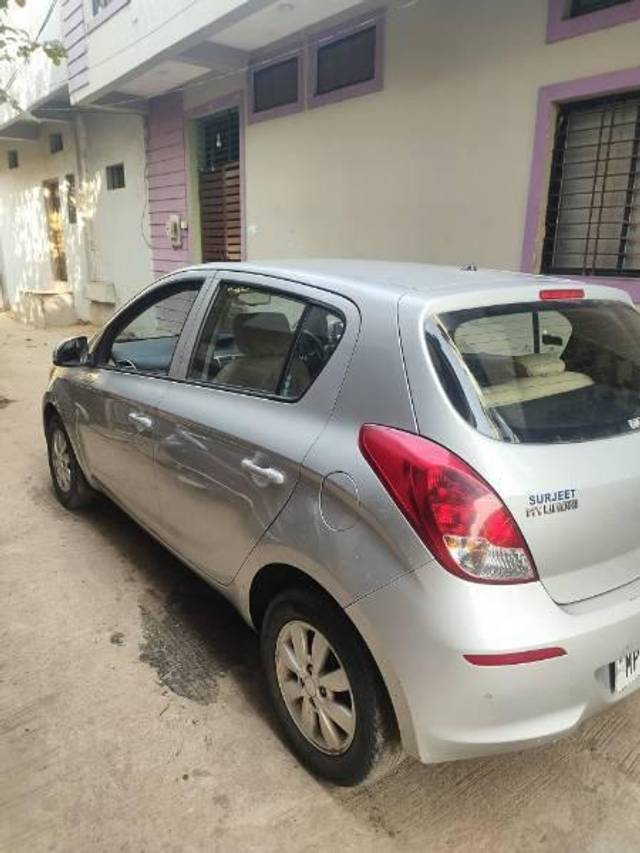 https://images10.gaadi.com/usedcar_image/4560108/original/processed_8b64fd1b-63a3-4526-baa2-68705a4319e9.jpg?imwidth=6402