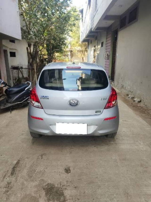 https://images10.gaadi.com/usedcar_image/4560108/original/processed_8cac5852-fc81-465e-a7ce-75f289ef4639.jpg?imwidth=6401