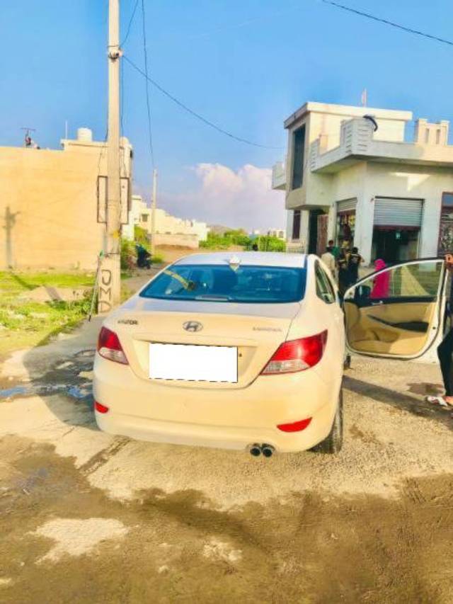 https://images10.gaadi.com/usedcar_image/4560141/original/processed_867bc5f9-fd90-4942-bdd3-590cbe600bf2.jpg?imwidth=6401