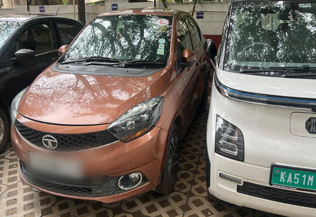 https://images10.gaadi.com/usedcar_image/4560148/original/1ea27aaa-c06a-483a-8703-eea9f88d8cde.?imwidth=6401