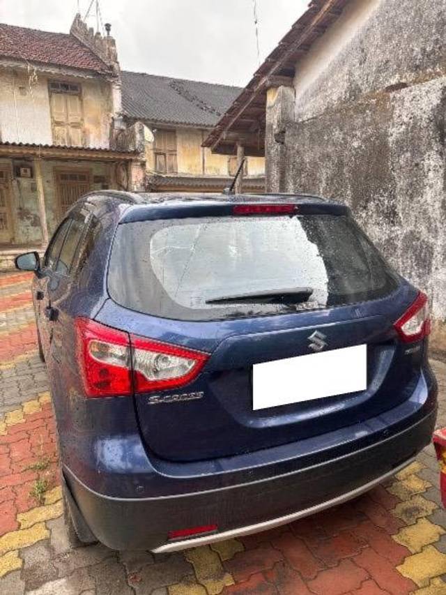 https://images10.gaadi.com/usedcar_image/4560195/original/processed_3992a407-a93c-4425-b3f8-50db6619139d.jpg?imwidth=6401