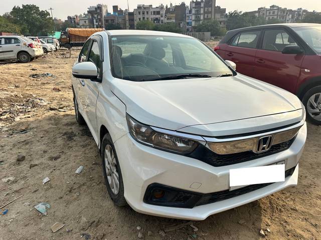 https://images10.gaadi.com/usedcar_image/4560200/original/processed_0c77527e-2593-4872-aba1-6f76250eb852.jpg?imwidth=6401