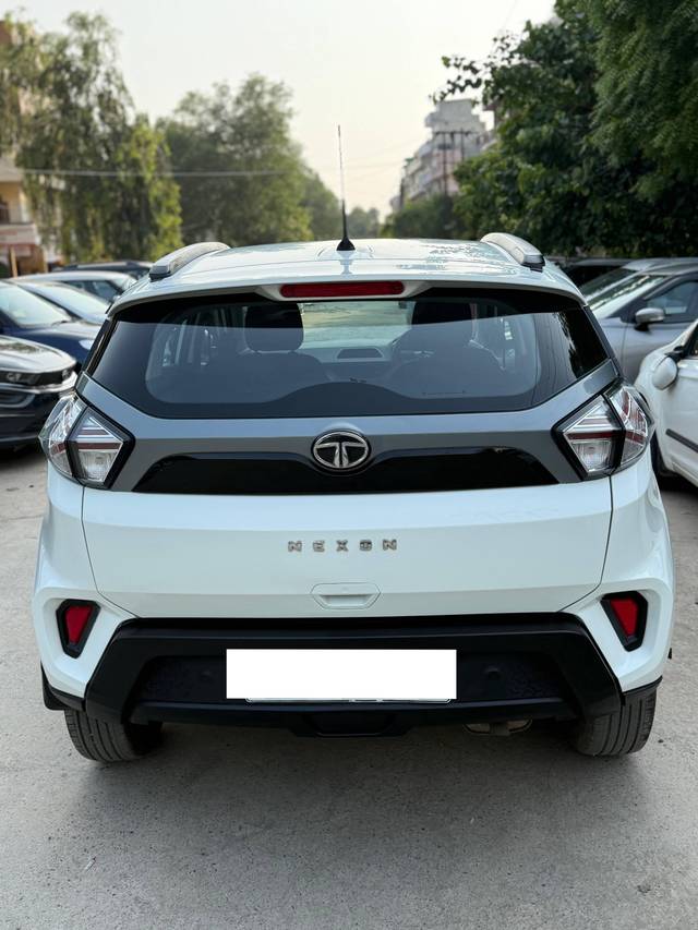 https://images10.gaadi.com/usedcar_image/4560259/original/processed_55f645ff-bd12-42e2-9a4c-a4f085f57457.jpg?imwidth=6401