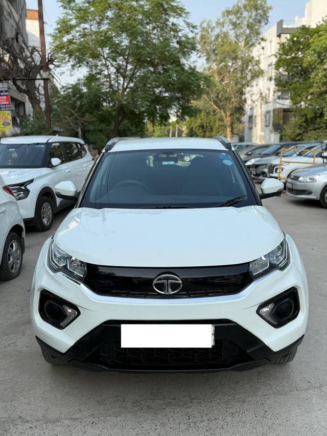 https://images10.gaadi.com/usedcar_image/4560259/original/processed_95005fc8-d4ff-4e93-bc98-35b3b39d37dd.jpg?imwidth=6402