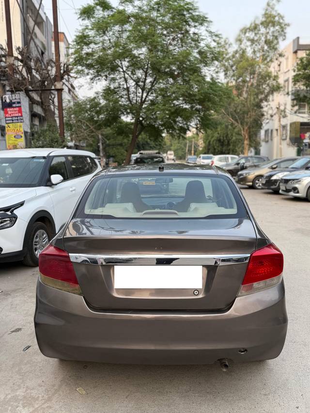 https://images10.gaadi.com/usedcar_image/4560260/original/processed_cfd35b6b-e813-4f6b-aae6-c75cc002b87b.jpg?imwidth=6402