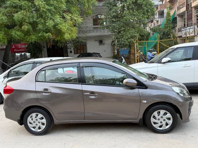 https://images10.gaadi.com/usedcar_image/4560260/original/processed_f2862900-8392-4706-b38e-3b47225a86fe.jpg?imwidth=6401