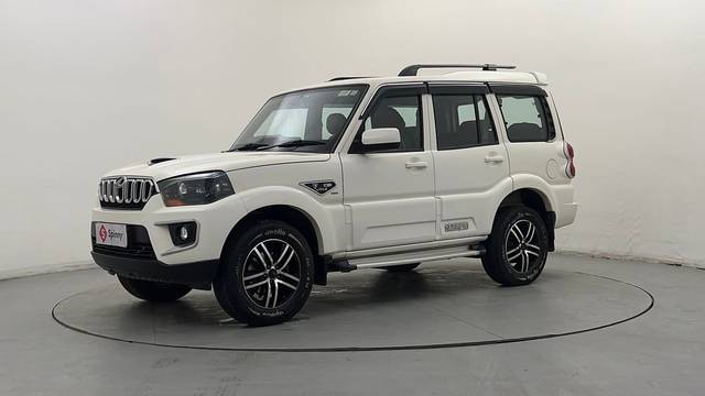 https://images10.gaadi.com/usedcar_image/4560352/original/2c57f161e1efcc2e0cd19642b563668c.JPG?imwidth=6400