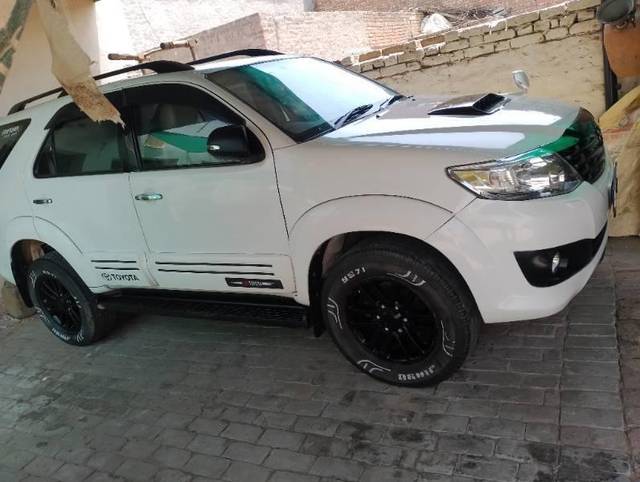 https://images10.gaadi.com/usedcar_image/4560417/original/processed_bebdb05d-12b4-4ffe-8f80-38aefe3998dd.jpg?imwidth=6400