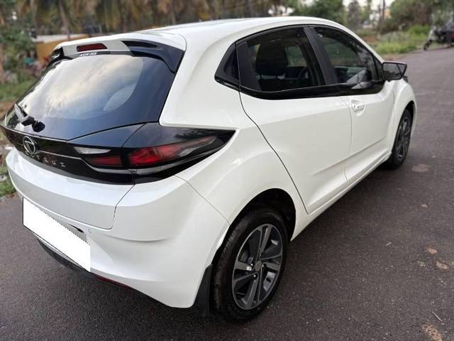 https://images10.gaadi.com/usedcar_image/4560449/original/processed_1c40eb4e-a2ad-4530-b31b-ca47a491c80a.jpeg?imwidth=6401