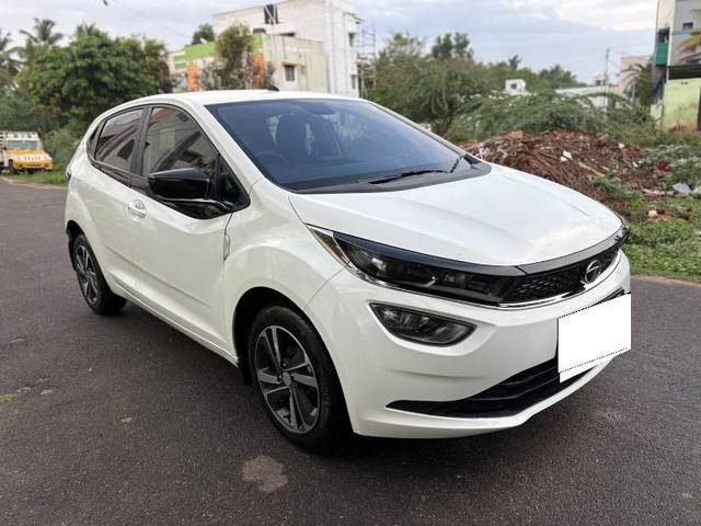 https://images10.gaadi.com/usedcar_image/4560449/original/processed_97bad011-e8a2-46d7-aca3-97d7479f8668.jpeg?imwidth=6400