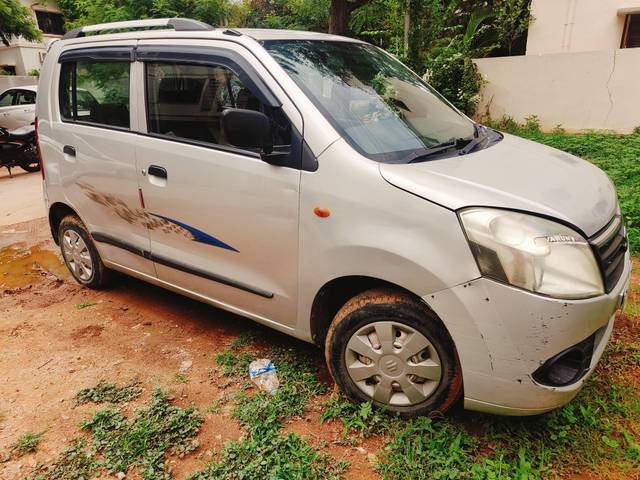 https://images10.gaadi.com/usedcar_image/4560460/original/processed_6004b43c7ee060dc159049db90ab6819.jpg?imwidth=6401