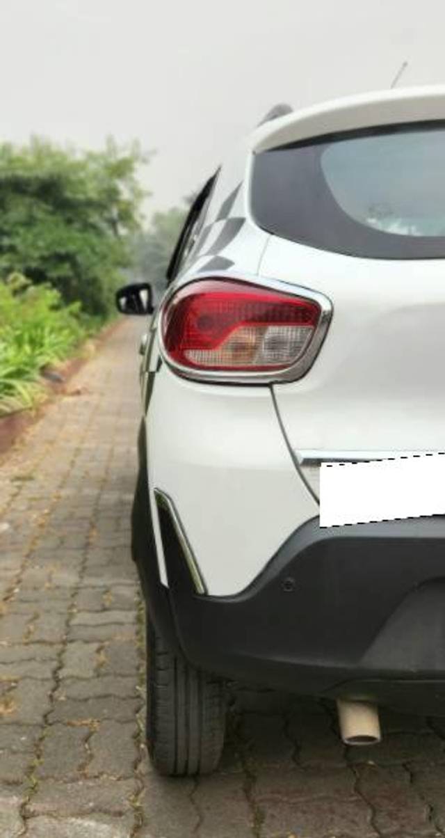 https://images10.gaadi.com/usedcar_image/4560466/original/processed_c635464f-908c-4417-8b18-20f46128ec15.jpg?imwidth=6402