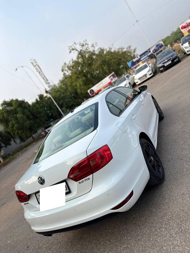 https://images10.gaadi.com/usedcar_image/4560499/original/processed_95360f15-0bf0-4576-99a0-0116e721ebe8.jpg?imwidth=6402