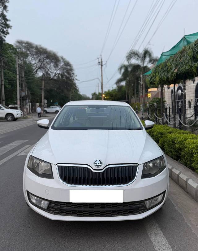 https://images10.gaadi.com/usedcar_image/4560500/original/processed_032f6ece-4a21-4047-8180-1eda9d57a680.jpg?imwidth=6400