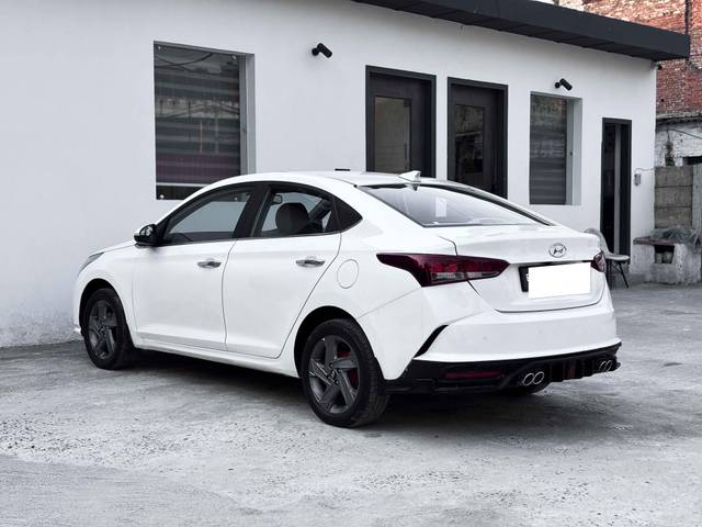https://images10.gaadi.com/usedcar_image/4560532/original/processed_922b4f59682ff6261102710e279175c1.jpg?imwidth=6402