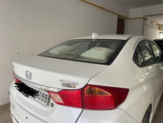 https://images10.gaadi.com/usedcar_image/4560538/original/processed_bfdcdb42-2bd8-428b-97c5-02e7092ea8e7.jpeg?imwidth=6400