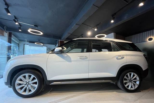 https://images10.gaadi.com/usedcar_image/4560540/original/4ab1f5c86c422867214ee779369bf82b.jpeg?imwidth=6402