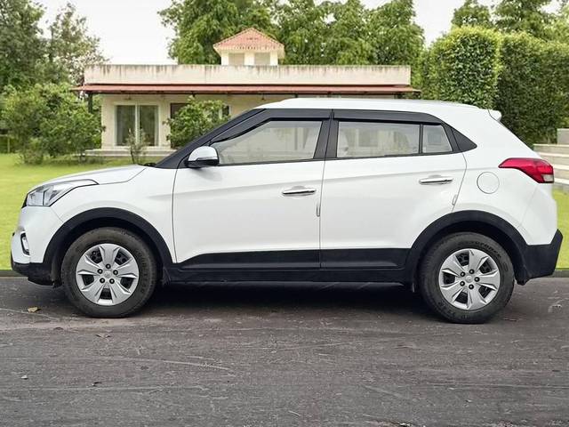https://images10.gaadi.com/usedcar_image/4560543/original/processed_38cbf2be327fb32d2a7e336540a04af9.jpeg?imwidth=6402