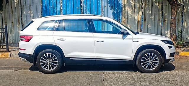 https://images10.gaadi.com/usedcar_image/4560546/original/900e38f197a840b63fec09df7e1b25e0.jpg?imwidth=6401