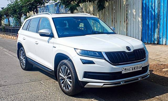 https://images10.gaadi.com/usedcar_image/4560546/original/processed_5bae5f70323d782cbc0a4b7386ee51e0.jpg?imwidth=6400