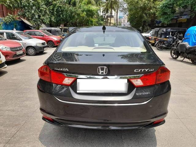 https://images10.gaadi.com/usedcar_image/4560553/original/processed_873d9241784a1a2a2d02cd3d2b216879.jpg?imwidth=6401