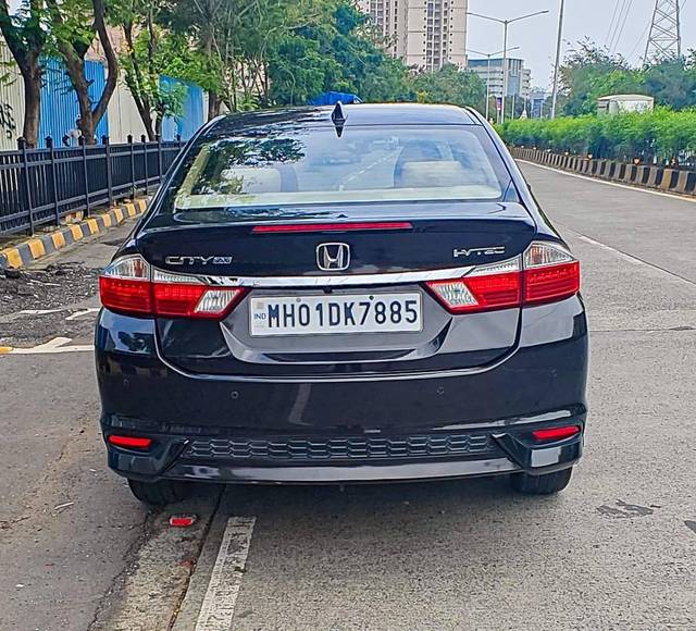 https://images10.gaadi.com/usedcar_image/4560555/original/processed_7cc46873fc5aae934040e1fa0c551422.jpg?imwidth=6402