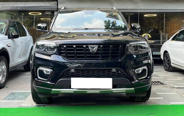 https://images10.gaadi.com/usedcar_image/4560588/original/processed_a9639e8cf17603d96fb61c34cecaef73.jpeg?imwidth=6402