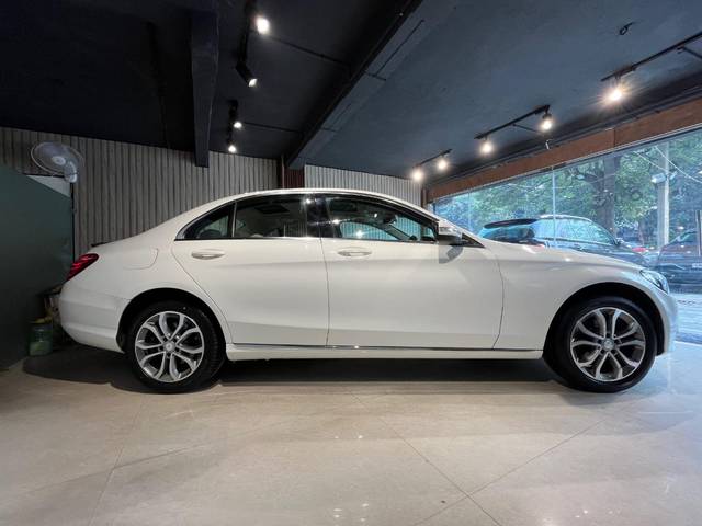 https://images10.gaadi.com/usedcar_image/4560592/original/df8be88eb4451b7ed94c512e3b05034a.jpeg?imwidth=6401