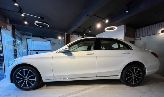 https://images10.gaadi.com/usedcar_image/4560595/original/e1c4e142abe06e9c03b5fa7ce8215497.jpeg?imwidth=6402