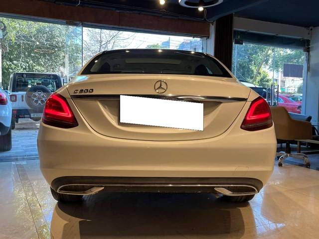 https://images10.gaadi.com/usedcar_image/4560595/original/processed_f2ad3656f1d665b0c0d3ab885c45d38a.jpeg?imwidth=6401