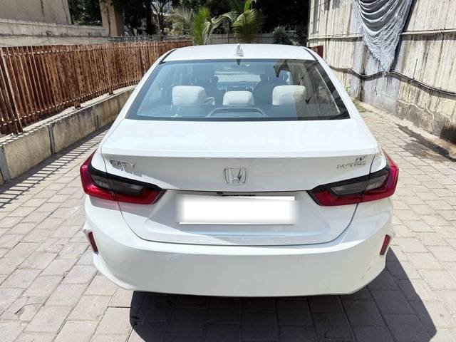https://images10.gaadi.com/usedcar_image/4560598/original/processed_0ac9b6e90bbe00995a43a46275d3eec7.jpeg?imwidth=6401