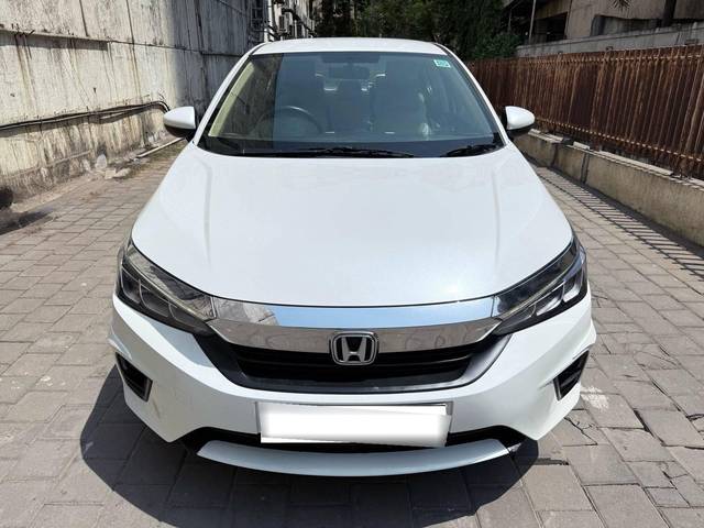 https://images10.gaadi.com/usedcar_image/4560598/original/processed_c7a3b888afdb6cde58b31ce6bd0615b6.jpeg?imwidth=6402