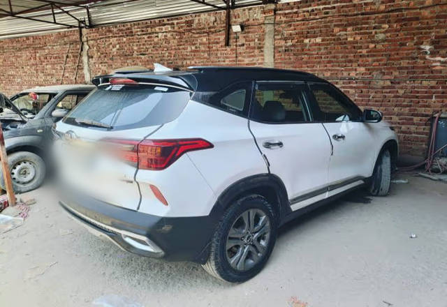 https://images10.gaadi.com/usedcar_image/4560607/original/56431a75-278b-40ca-b802-dcf83d1d6d08.?imwidth=6402