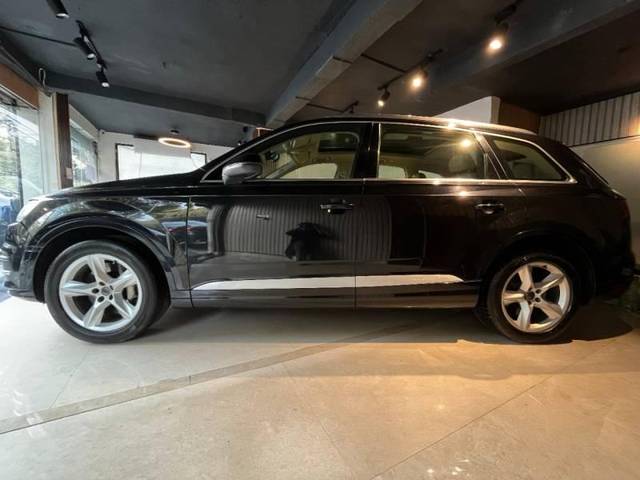 https://images10.gaadi.com/usedcar_image/4560614/original/0cbd08877e3c93e8d7398988bcc9d149.jpeg?imwidth=6402