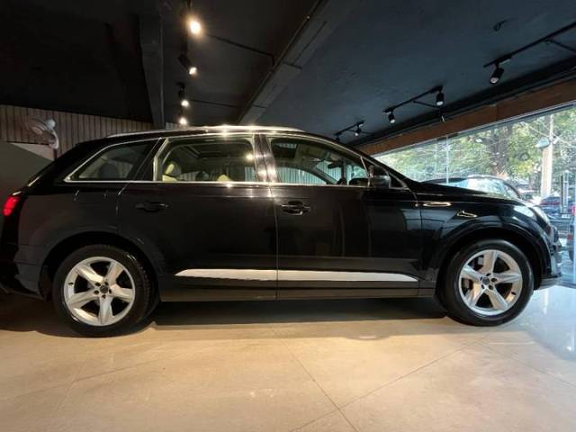 https://images10.gaadi.com/usedcar_image/4560614/original/f6b81a0ef0c6d20b616a977cee448543.jpeg?imwidth=6401