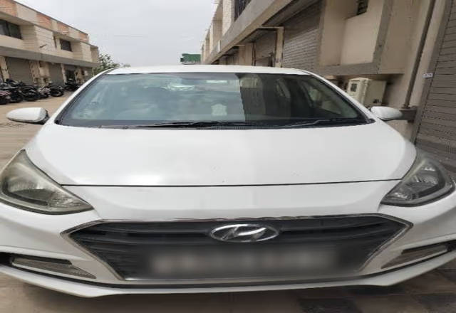 https://images10.gaadi.com/usedcar_image/4560617/original/75f36574-3371-4875-b781-8e7d11869b75.?imwidth=6400