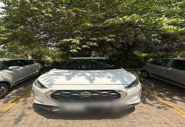 https://images10.gaadi.com/usedcar_image/4560619/original/e43ff177-892c-4048-8042-9e41da899715.?imwidth=6400