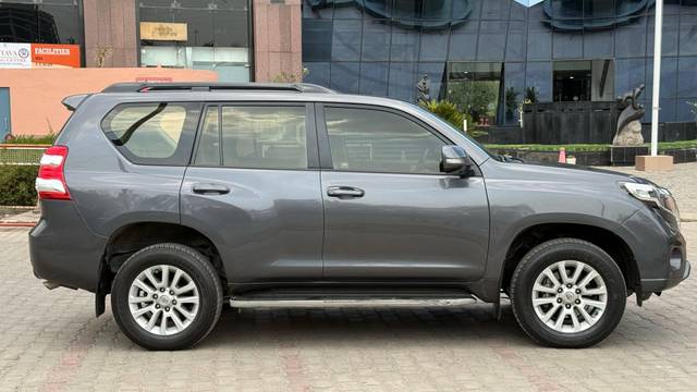 https://images10.gaadi.com/usedcar_image/4560625/original/processed_be4b2438fc690d7e090661b19c356474.jpg?imwidth=6401