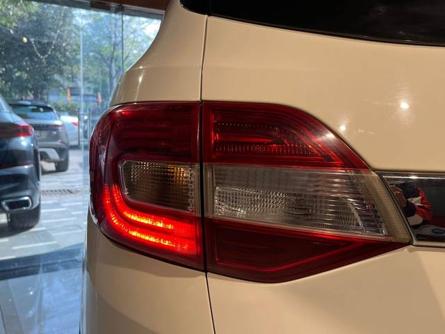 https://images10.gaadi.com/usedcar_image/4560627/original/5694e19e-2f6e-4519-849b-36f5f45ab05d.jpg?imwidth=6402