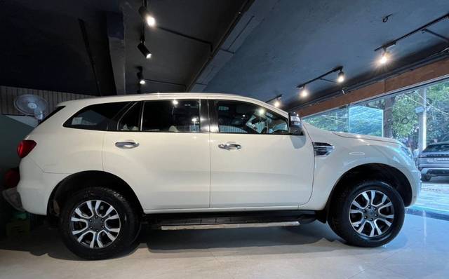 https://images10.gaadi.com/usedcar_image/4560627/original/e5db0ce9-3bb5-4b84-a7a7-6fe2a796a4f9.jpg?imwidth=6401