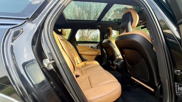 Second-hand 2018 Volvo V90 Cross Country D5 Inscription for sale in New Delhi-16