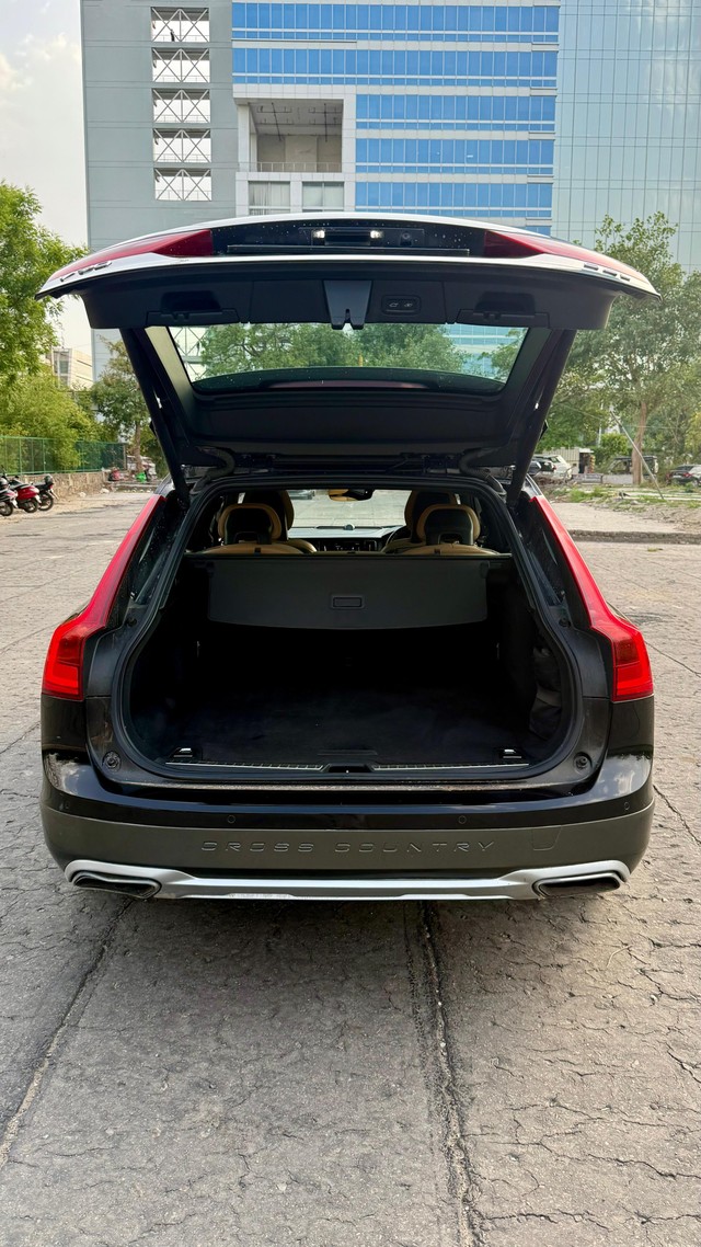 Second-hand 2018 Volvo V90 Cross Country D5 Inscription for sale in New Delhi-7