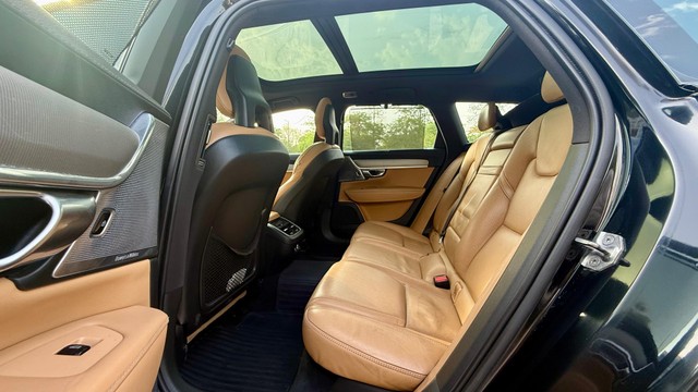 Second-hand 2018 Volvo V90 Cross Country D5 Inscription for sale in New Delhi-10