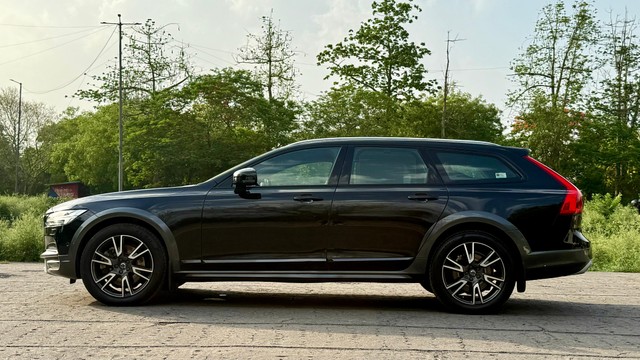 Second-hand 2018 Volvo V90 Cross Country D5 Inscription for sale in New Delhi-3