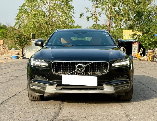 Second-hand 2018 Volvo V90 Cross Country D5 Inscription for sale in New Delhi-5