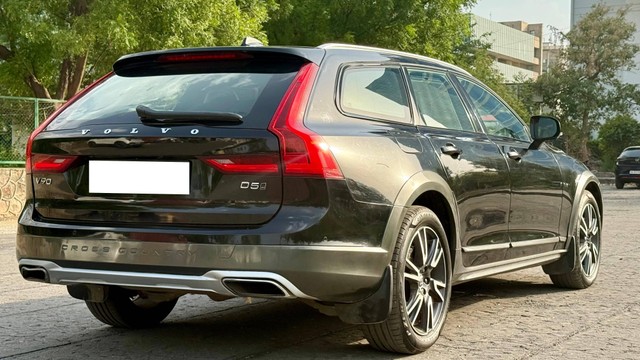 Second-hand 2018 Volvo V90 Cross Country D5 Inscription for sale in New Delhi-17