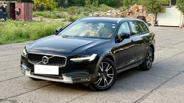 Second-hand 2018 Volvo V90 Cross Country D5 Inscription for sale in New Delhi-4