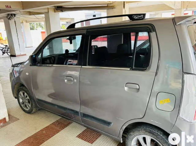 https://images10.gaadi.com/usedcar_image/4560640/original/processed_095c2652-1953-4c39-9ba2-3d519731c01d.png?imwidth=6400
